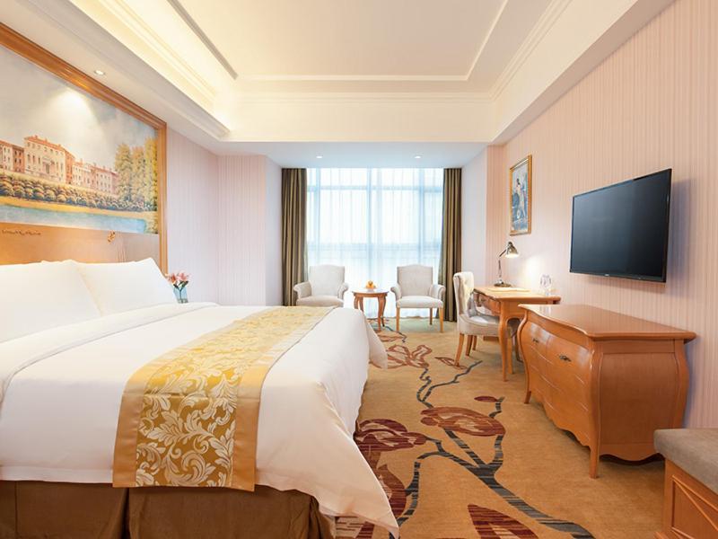 Vienna Hotel Nanxiong Esterno foto
