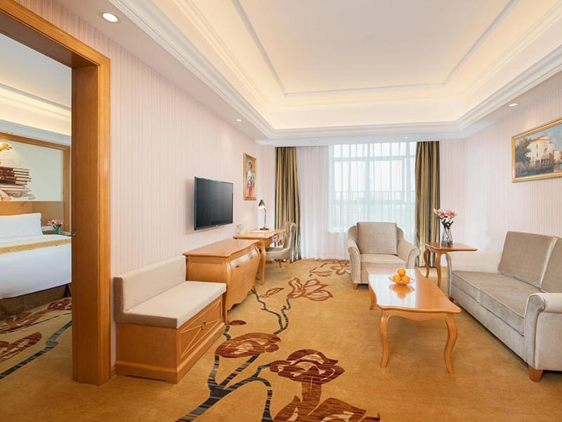 Vienna Hotel Nanxiong Esterno foto